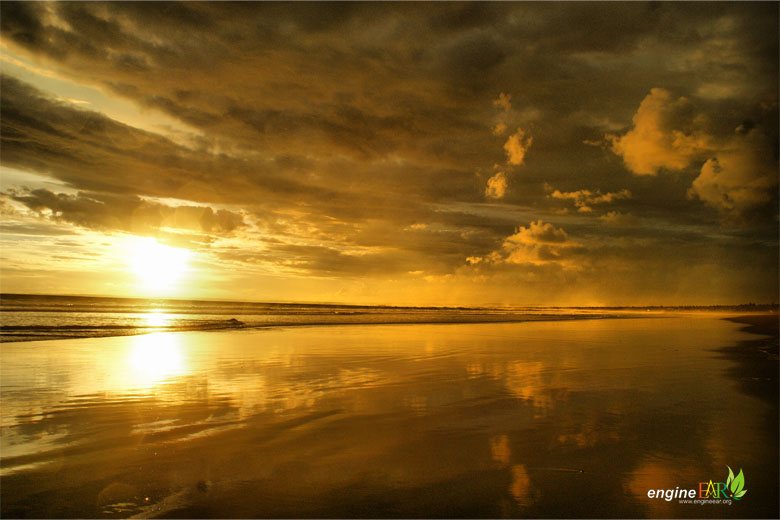 Nuansa Emas Senja Pangandaran