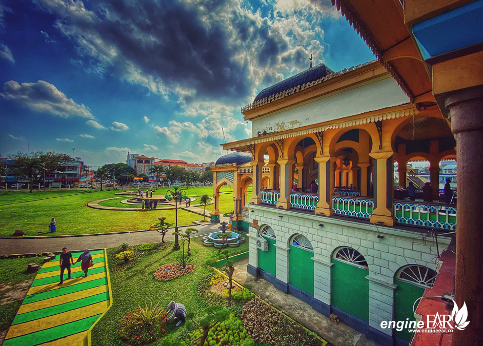 Istana Maimun dari sayap kiri